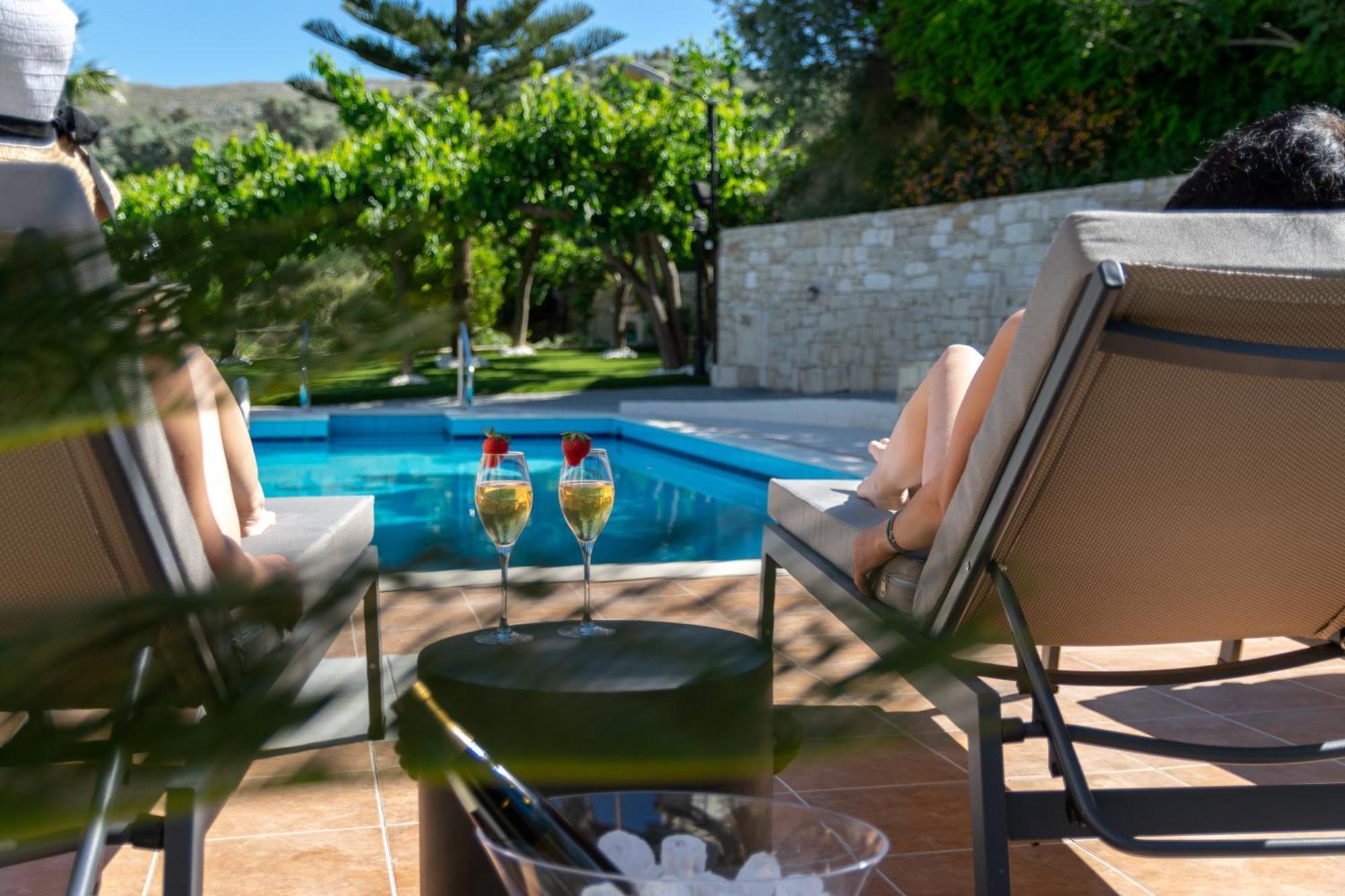 Kipo Paradiso Spa, Yoga & Gym Resort Kirianna Extérieur photo